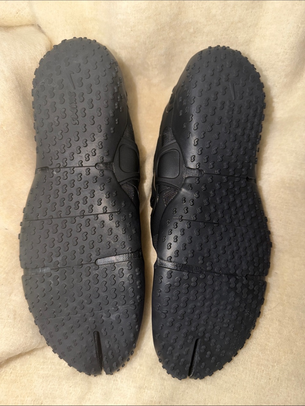 Skims x Nike Mesh Rift - Picture 8 of 9